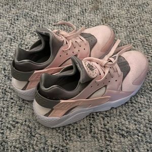 Nike Hurache Sneakers in Light Pink